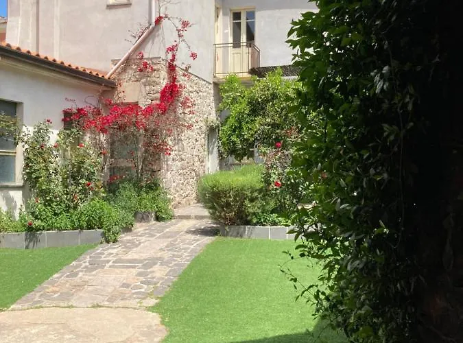 Tra Storia E Realtà 3*